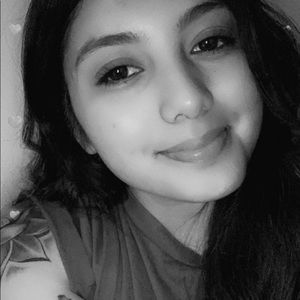 Meet your Posher, Dina